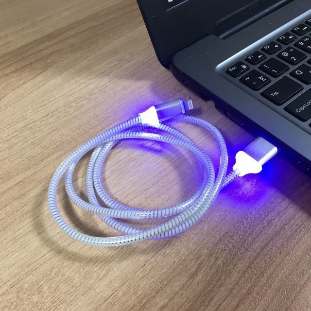 Кабель зарядки Smartbuy 512 Illuminate USB - iPhone (2,1 А, 1 м, голубой)